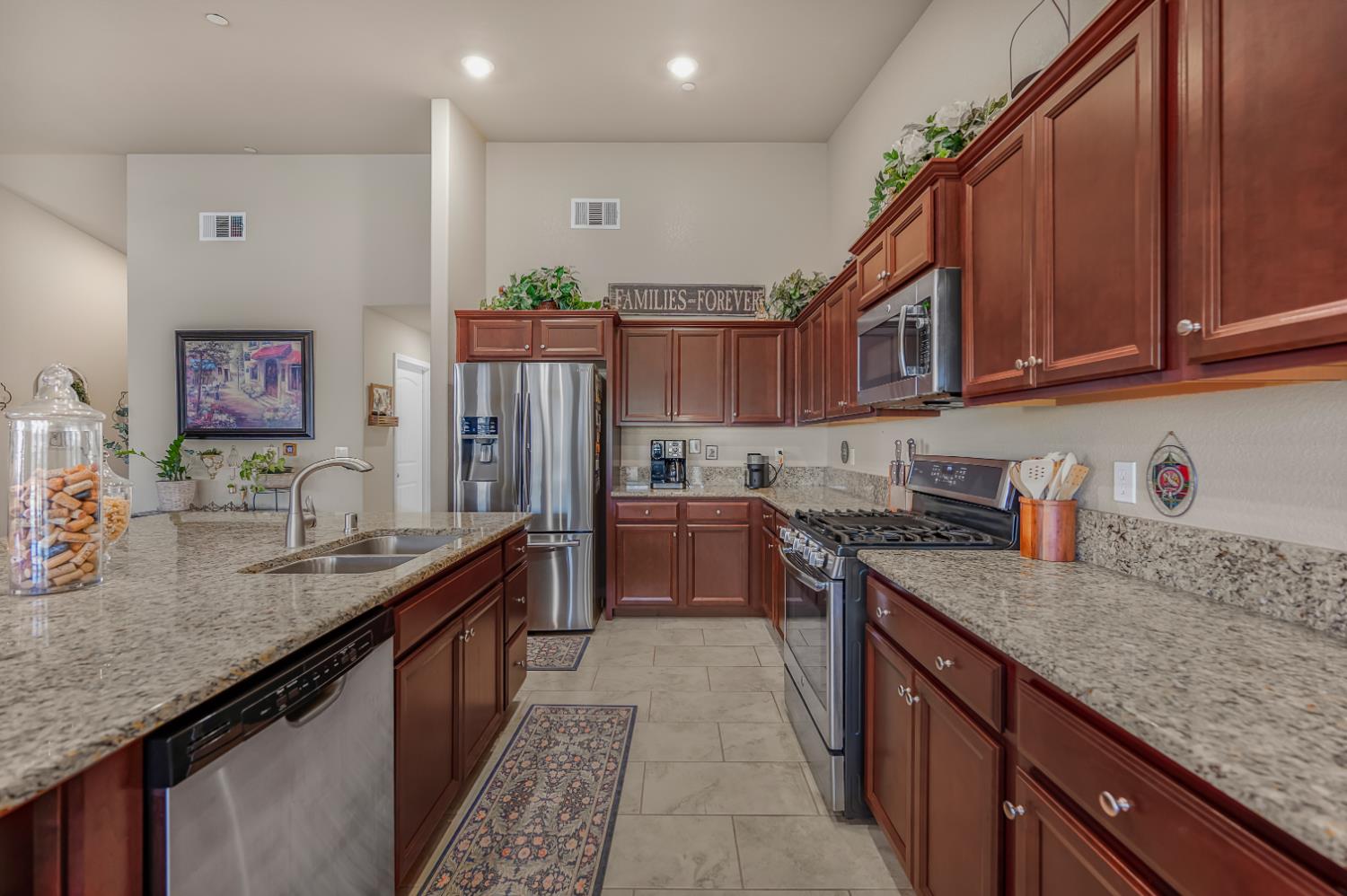 2326 W Andrew Ln, Hanford, CA 93230