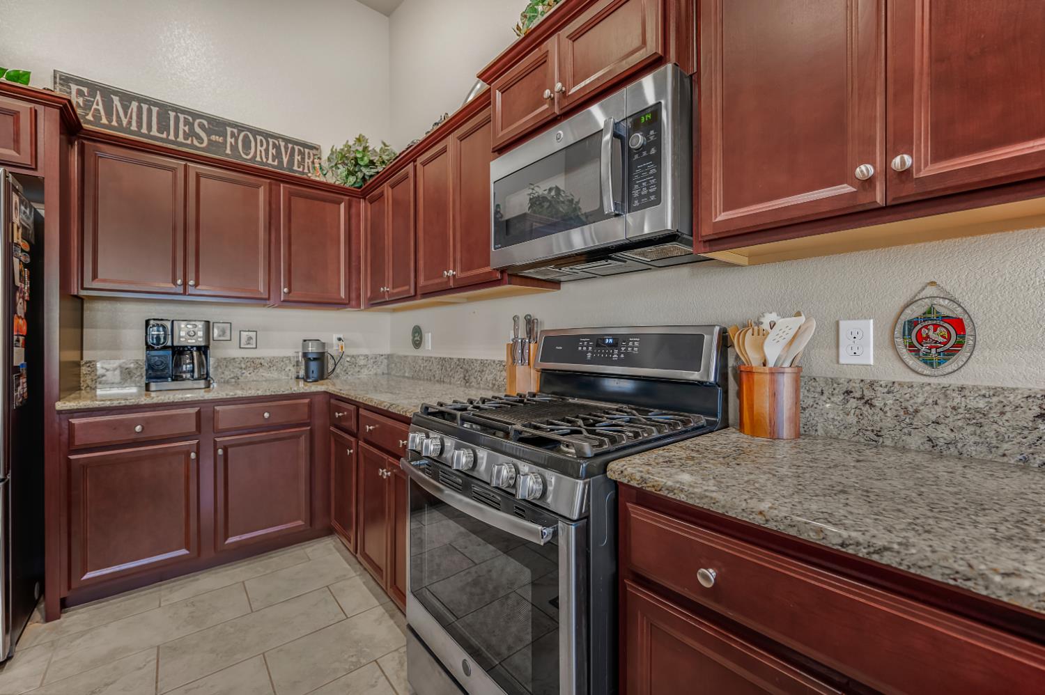 2326 W Andrew Ln, Hanford, CA 93230