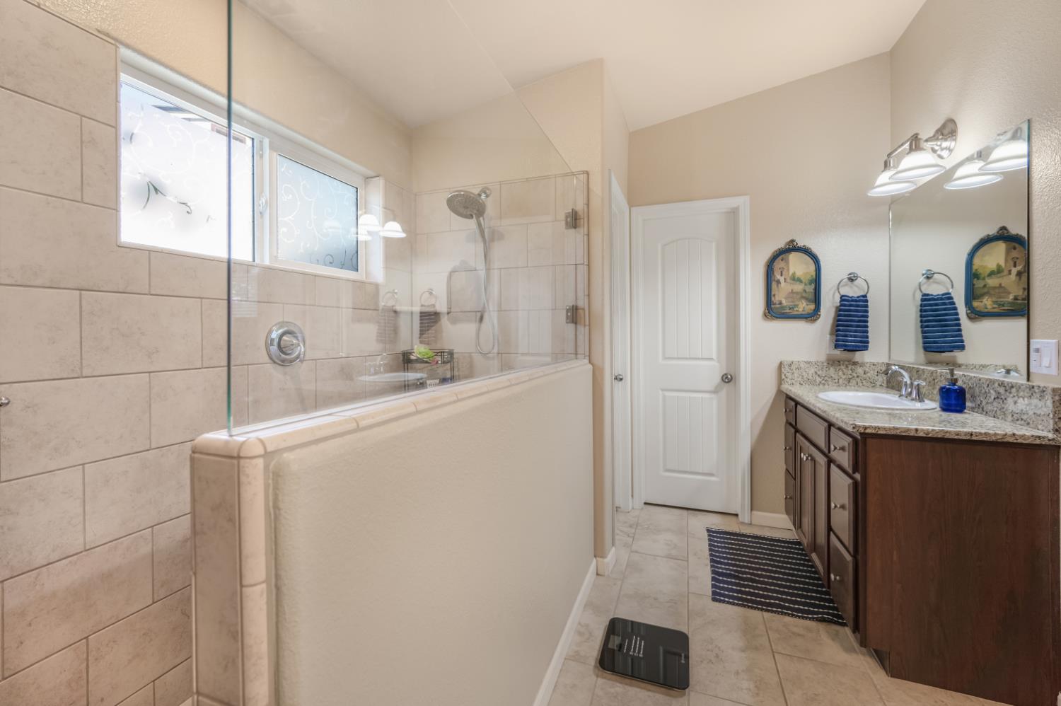 2326 W Andrew Ln, Hanford, CA 93230