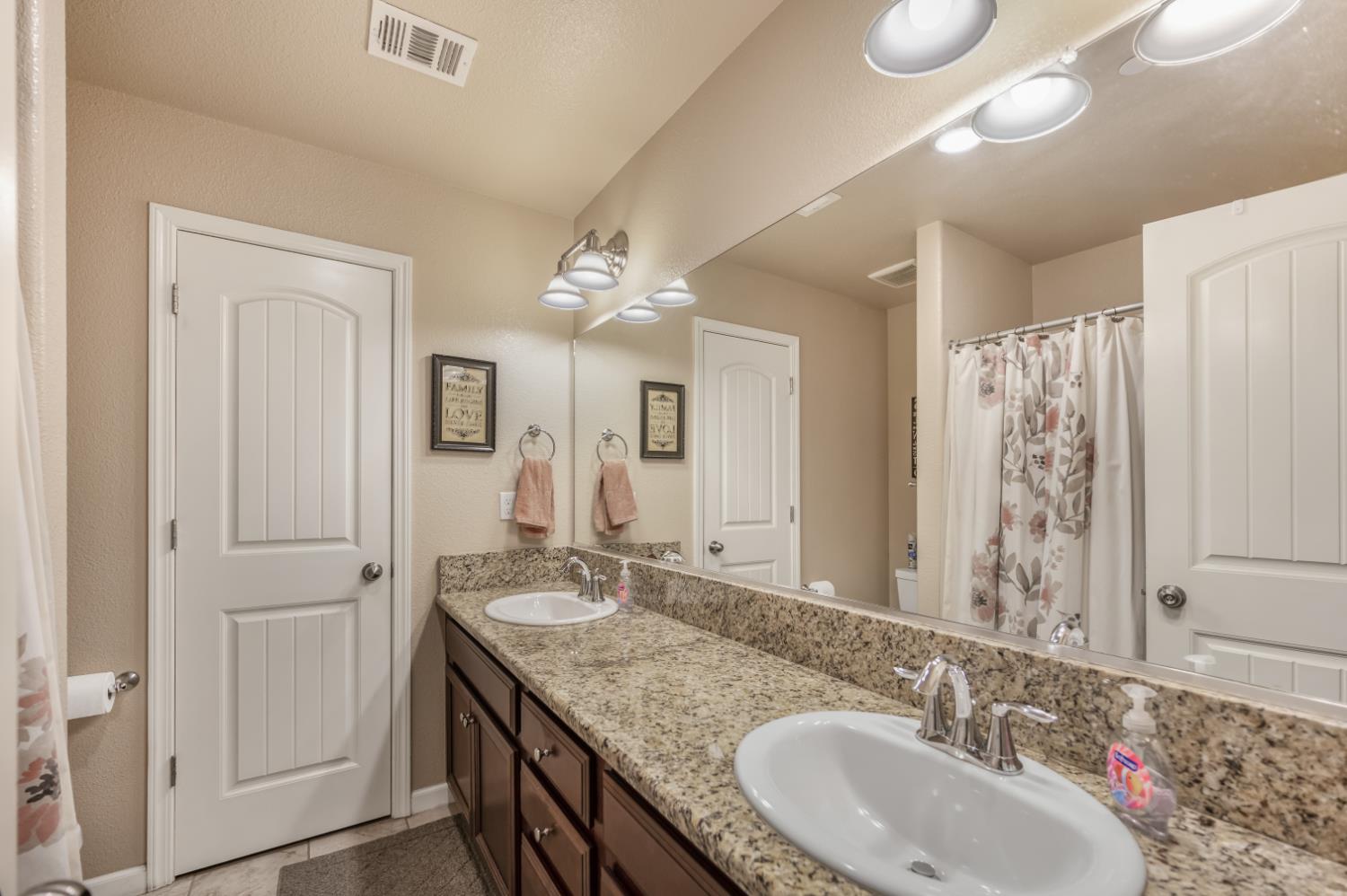 2326 W Andrew Ln, Hanford, CA 93230