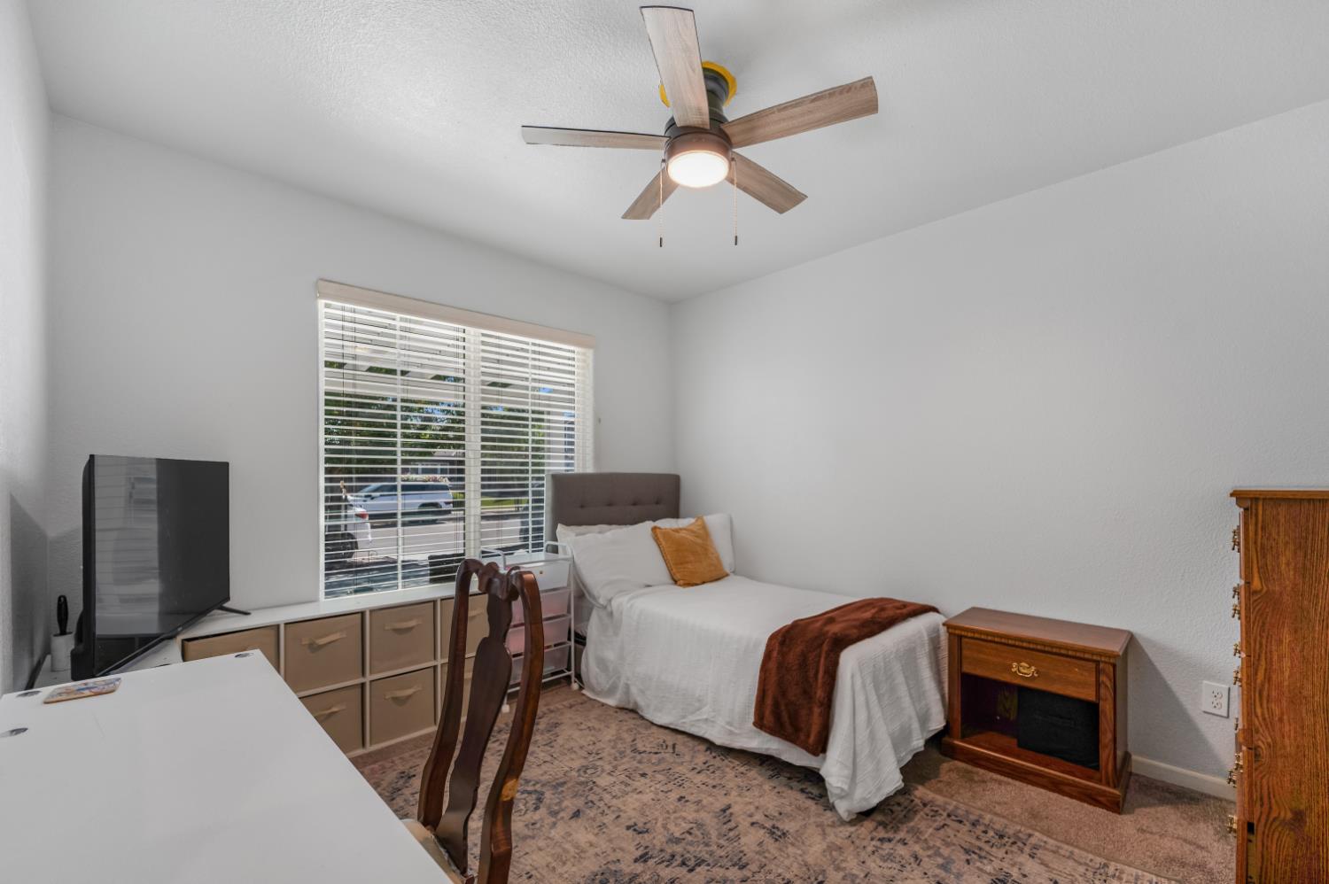 2326 W Andrew Ln, Hanford, CA 93230