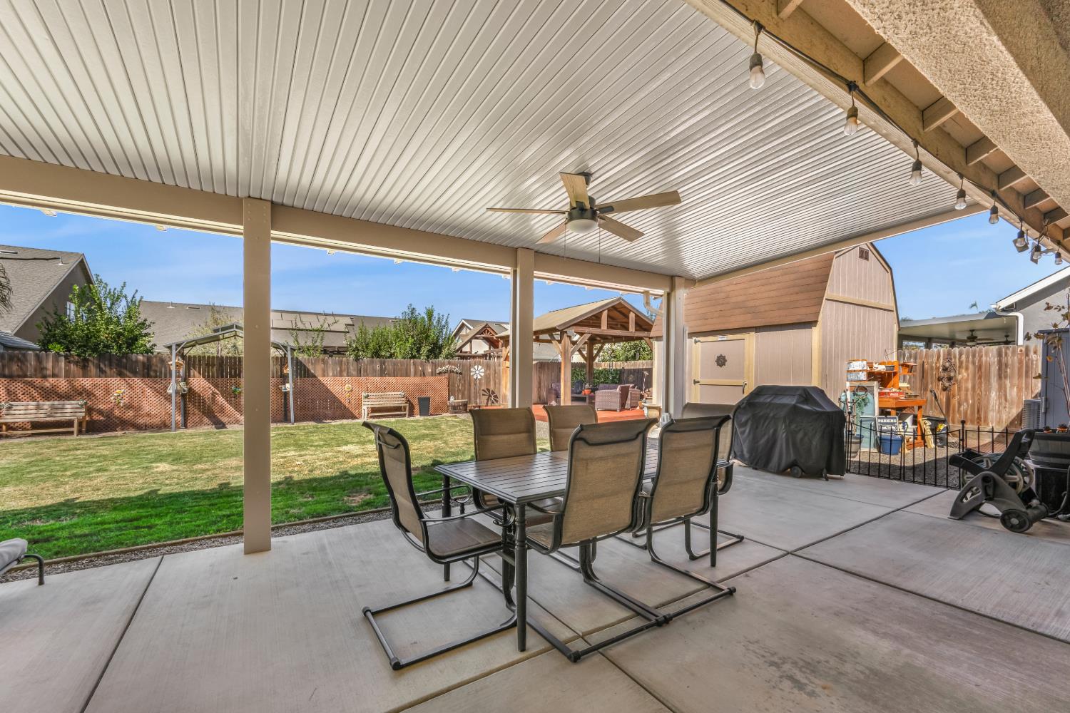 2326 W Andrew Ln, Hanford, CA 93230