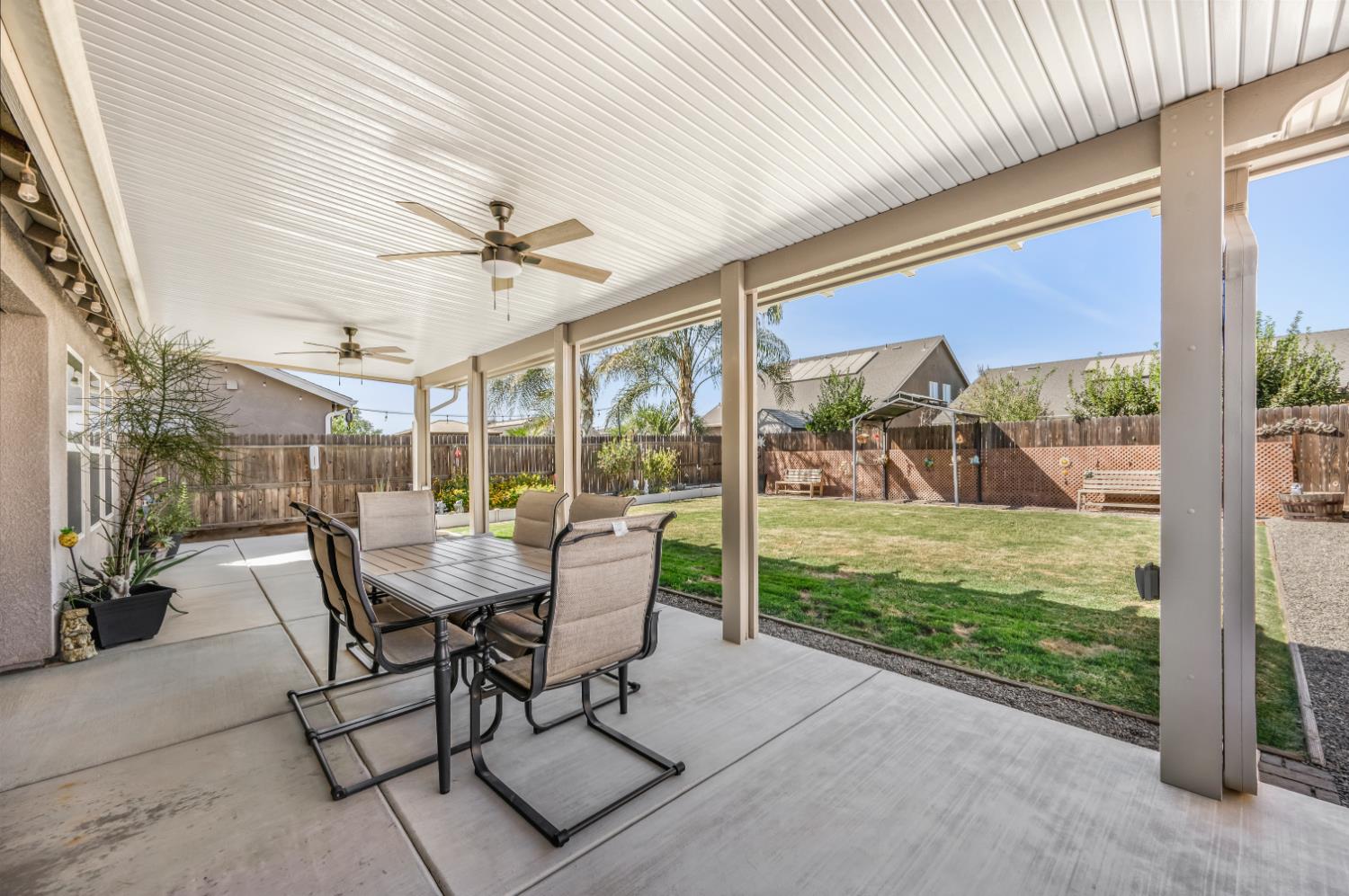 2326 W Andrew Ln, Hanford, CA 93230
