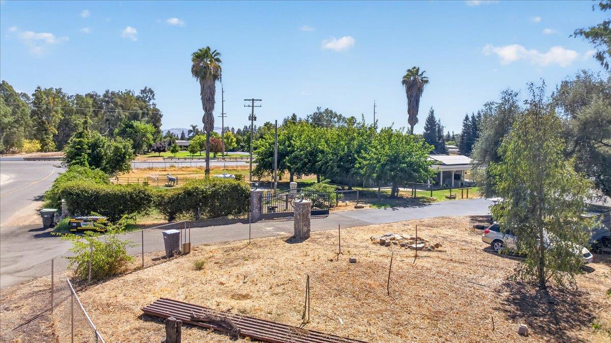 12909 E Gettysburg Ave, Sanger, CA 93657