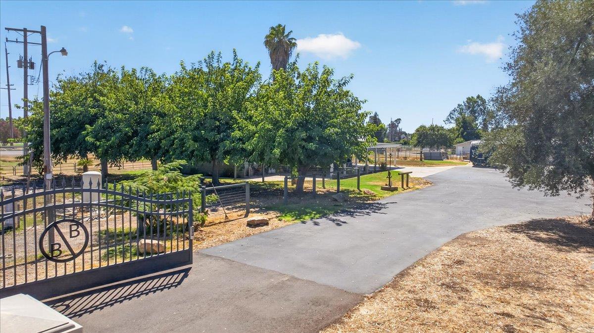 12909 E Gettysburg Ave, Sanger, CA 93657