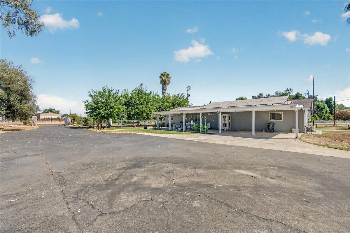12909 E Gettysburg Ave, Sanger, CA 93657