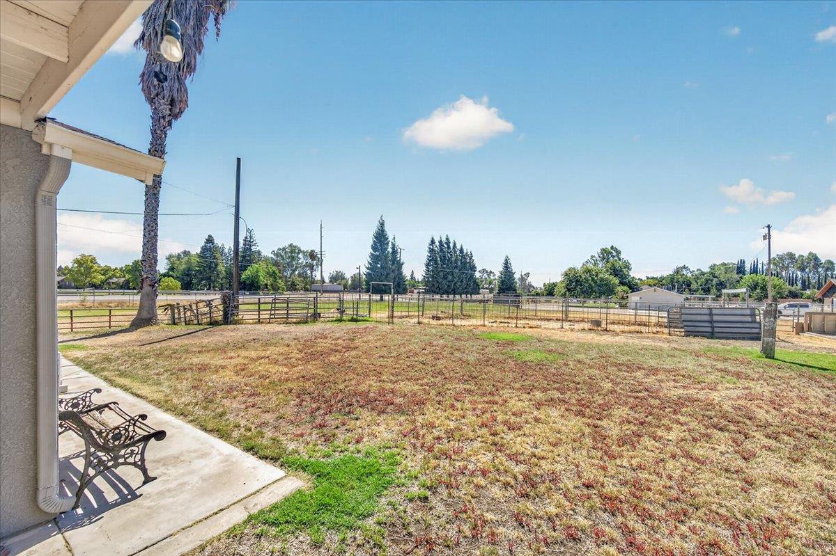 12909 E Gettysburg Ave, Sanger, CA 93657