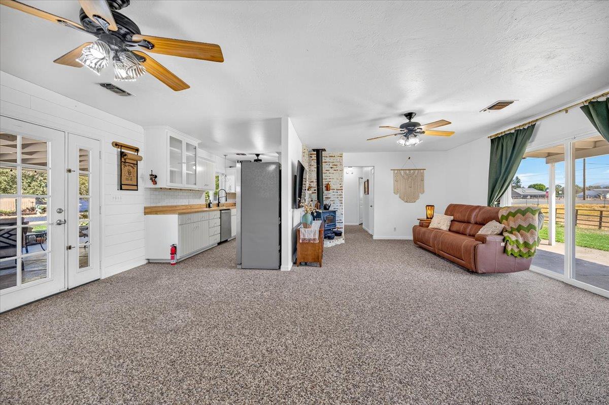 12909 E Gettysburg Ave, Sanger, CA 93657