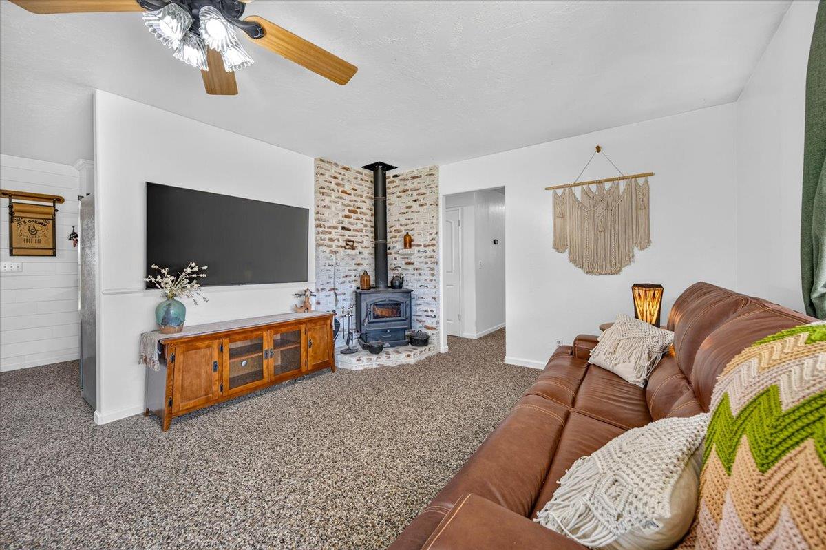 12909 E Gettysburg Ave, Sanger, CA 93657