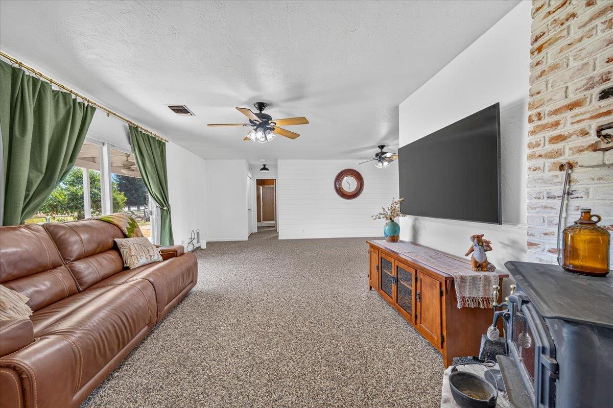 12909 E Gettysburg Ave, Sanger, CA 93657