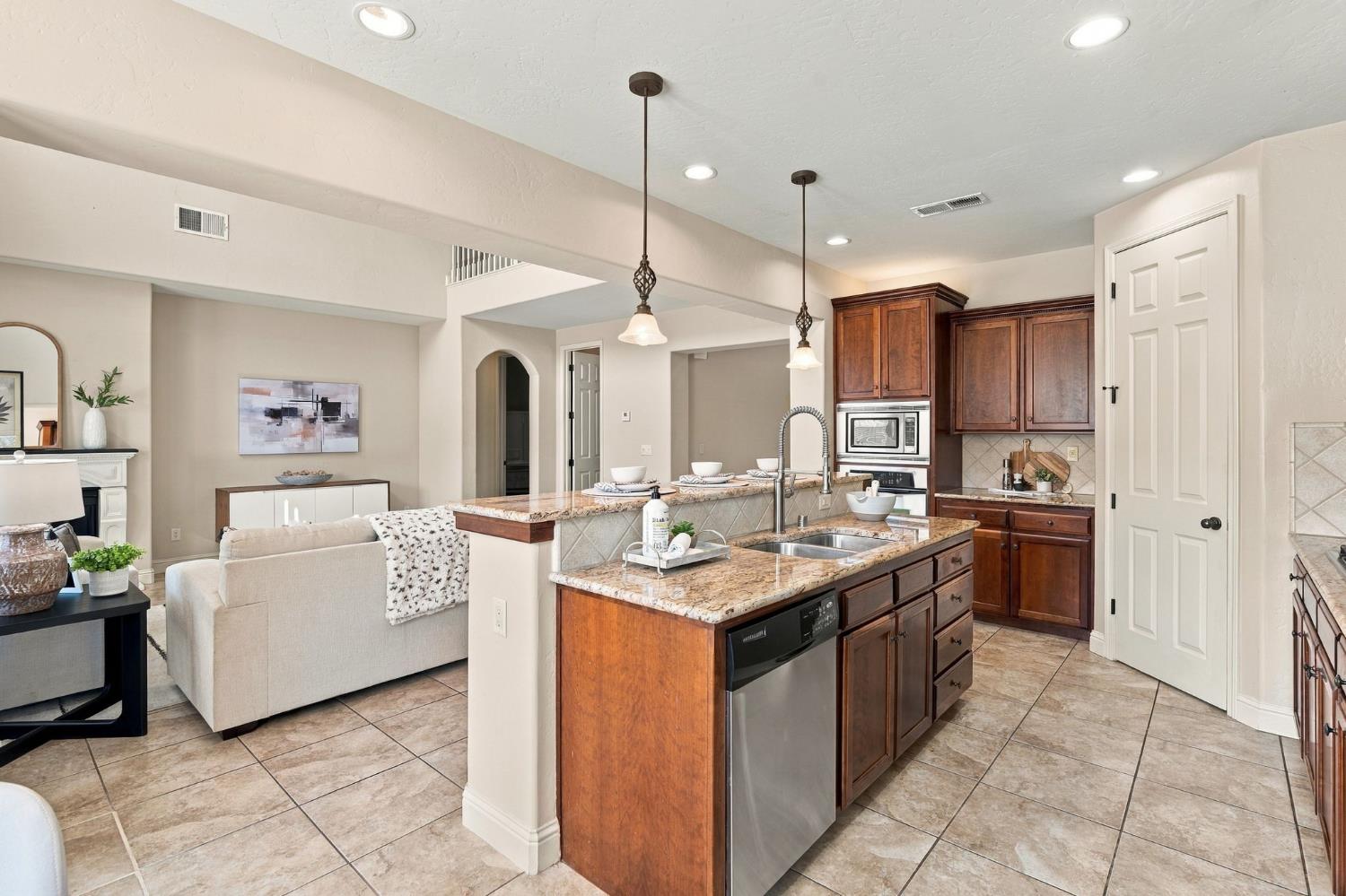 2603 E Powers Ave, Fresno, CA 93720