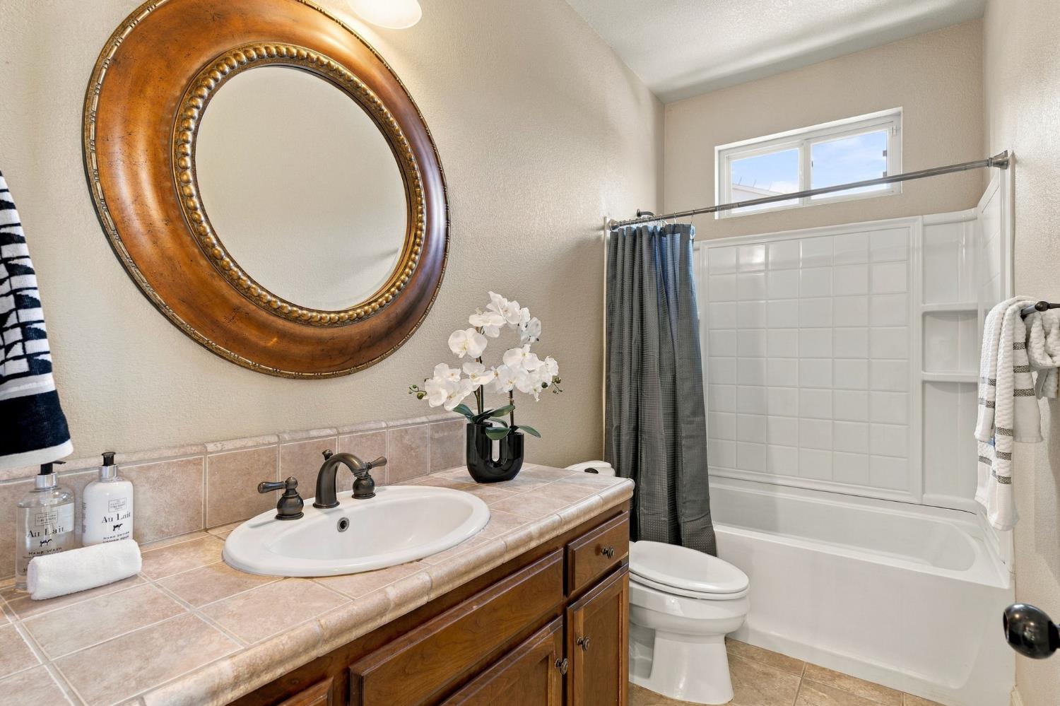 2603 E Powers Ave, Fresno, CA 93720