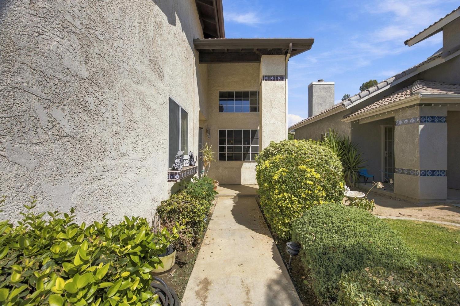 8216 Willowglen Dr, Bakersfield, CA 93311