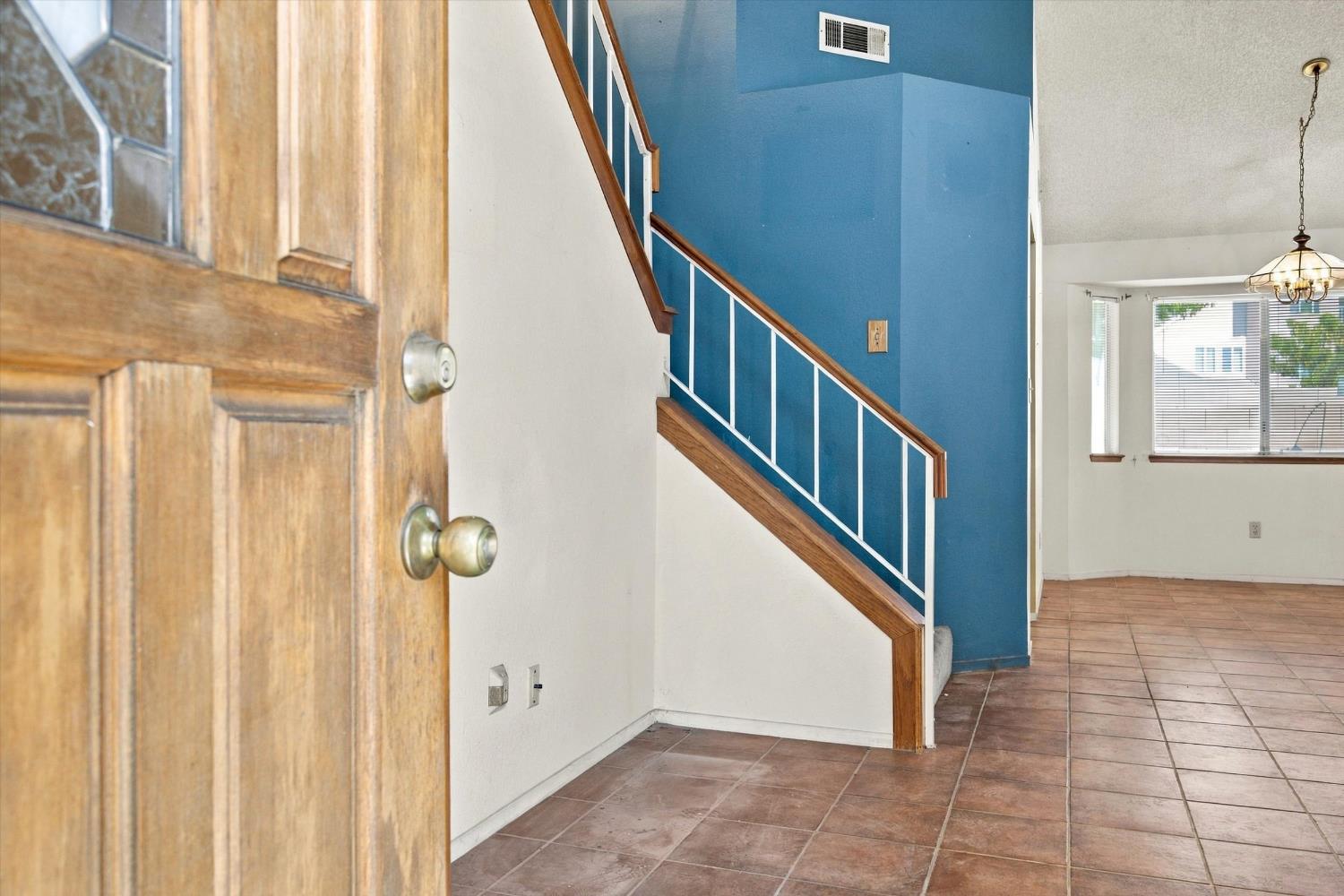 8216 Willowglen Dr, Bakersfield, CA 93311