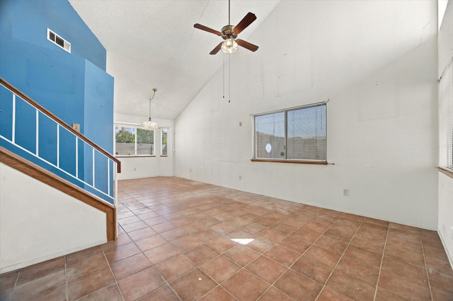 8216 Willowglen Dr, Bakersfield, CA 93311