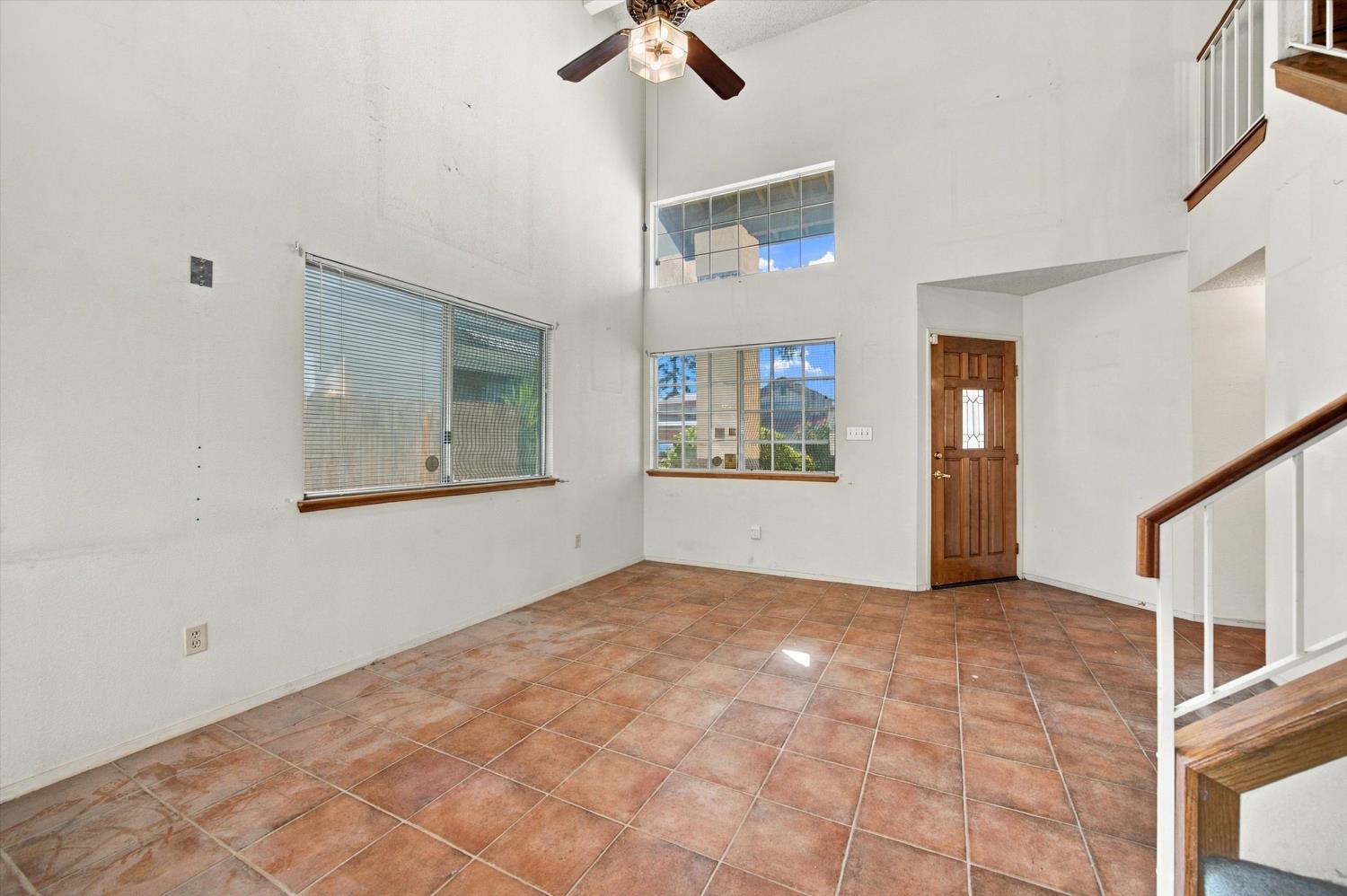 8216 Willowglen Dr, Bakersfield, CA 93311