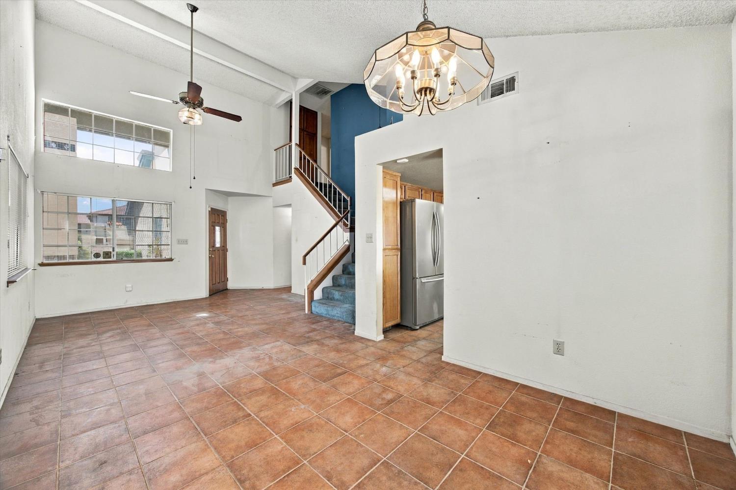 8216 Willowglen Dr, Bakersfield, CA 93311