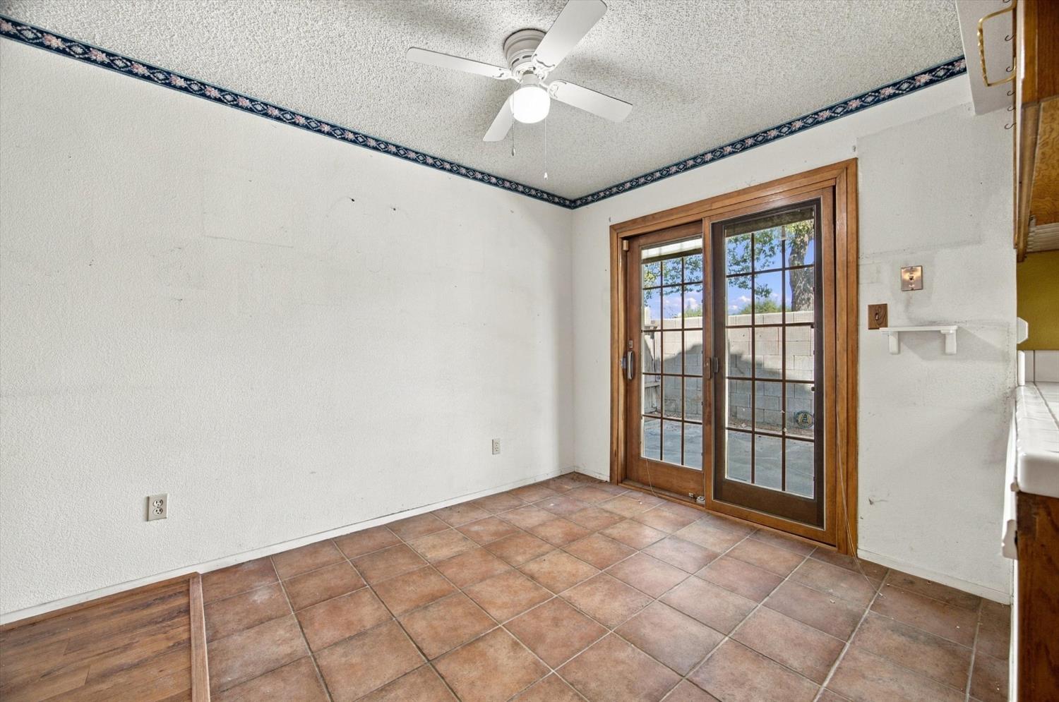 8216 Willowglen Dr, Bakersfield, CA 93311