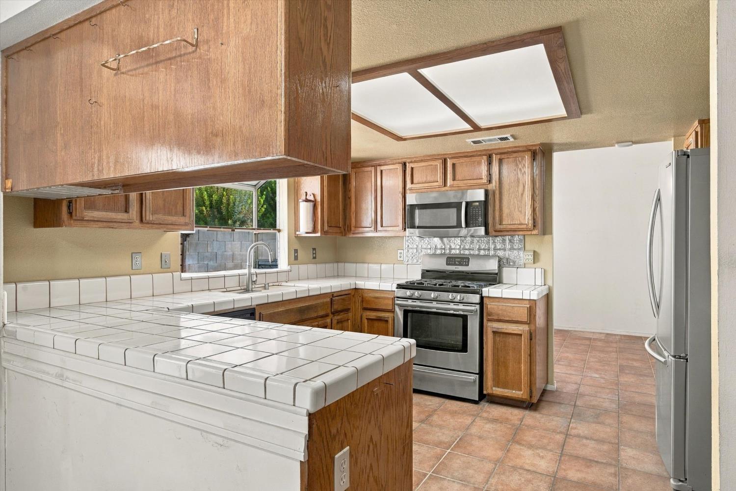8216 Willowglen Dr, Bakersfield, CA 93311
