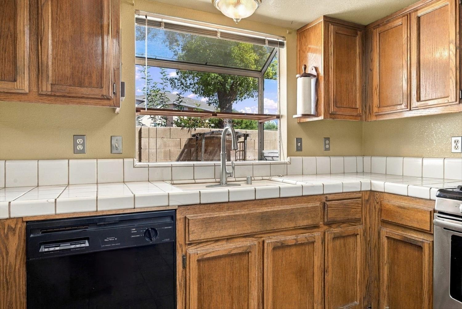 8216 Willowglen Dr, Bakersfield, CA 93311