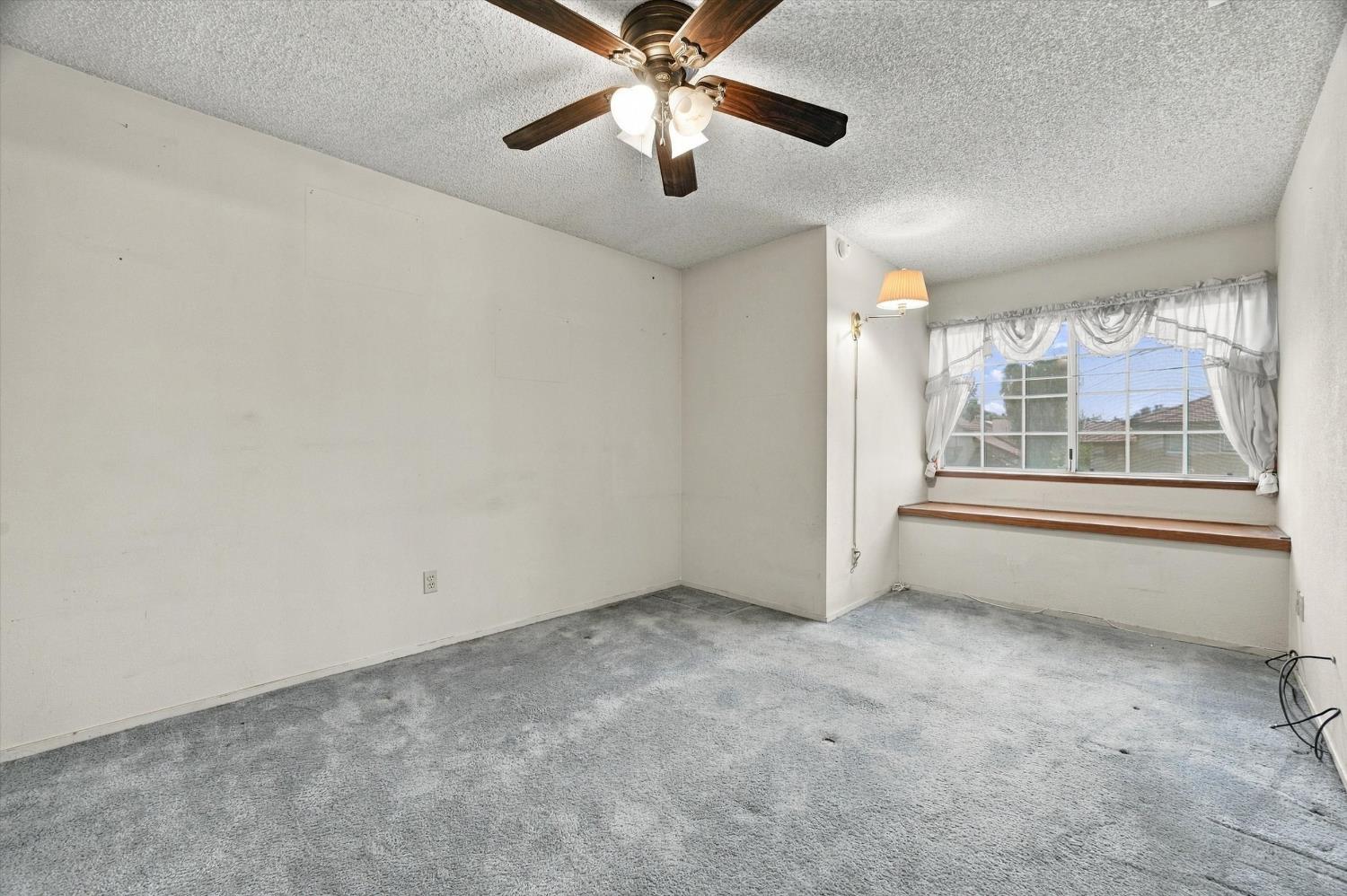 8216 Willowglen Dr, Bakersfield, CA 93311