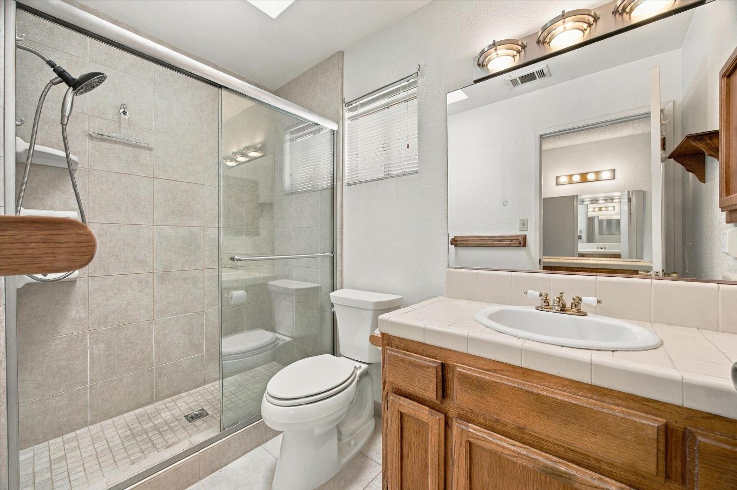 8216 Willowglen Dr, Bakersfield, CA 93311