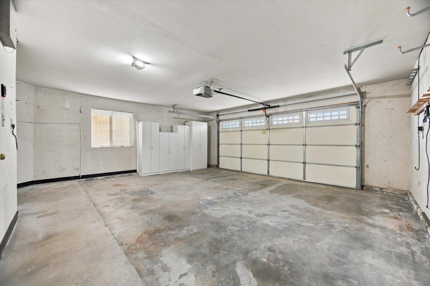 8216 Willowglen Dr, Bakersfield, CA 93311