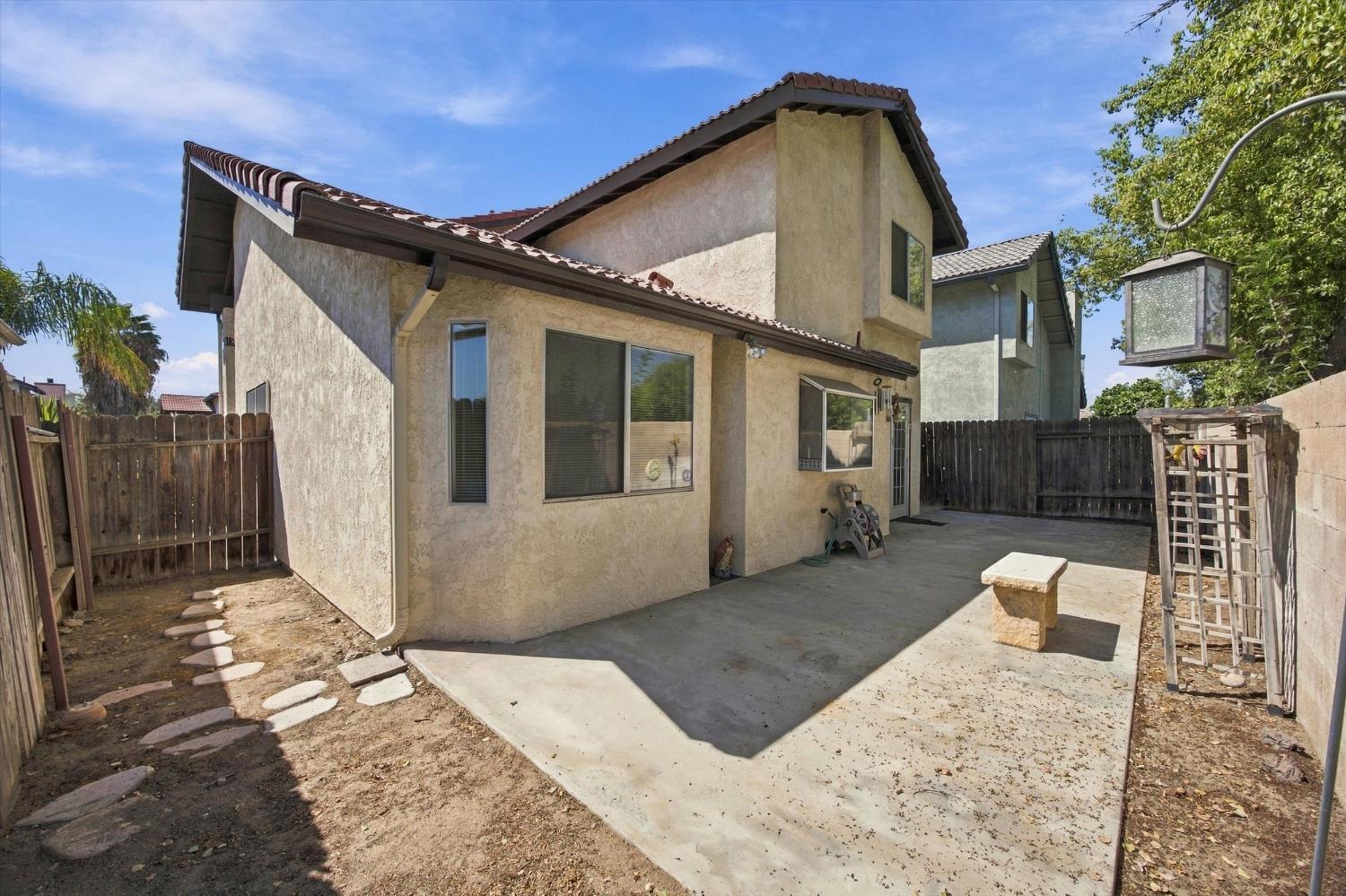 8216 Willowglen Dr, Bakersfield, CA 93311