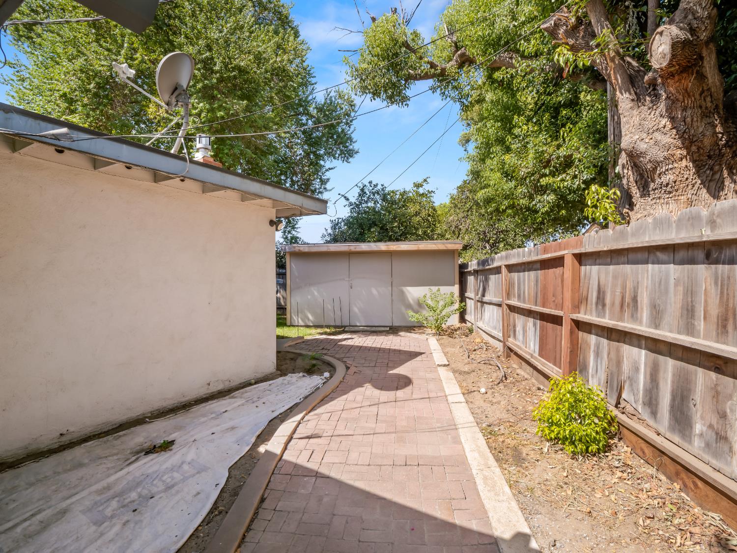3763 E Robinson Ave, Fresno, CA 93726
