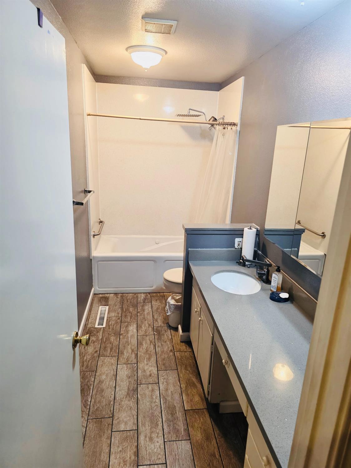 2405 Carver Rd, Modesto, CA 95350