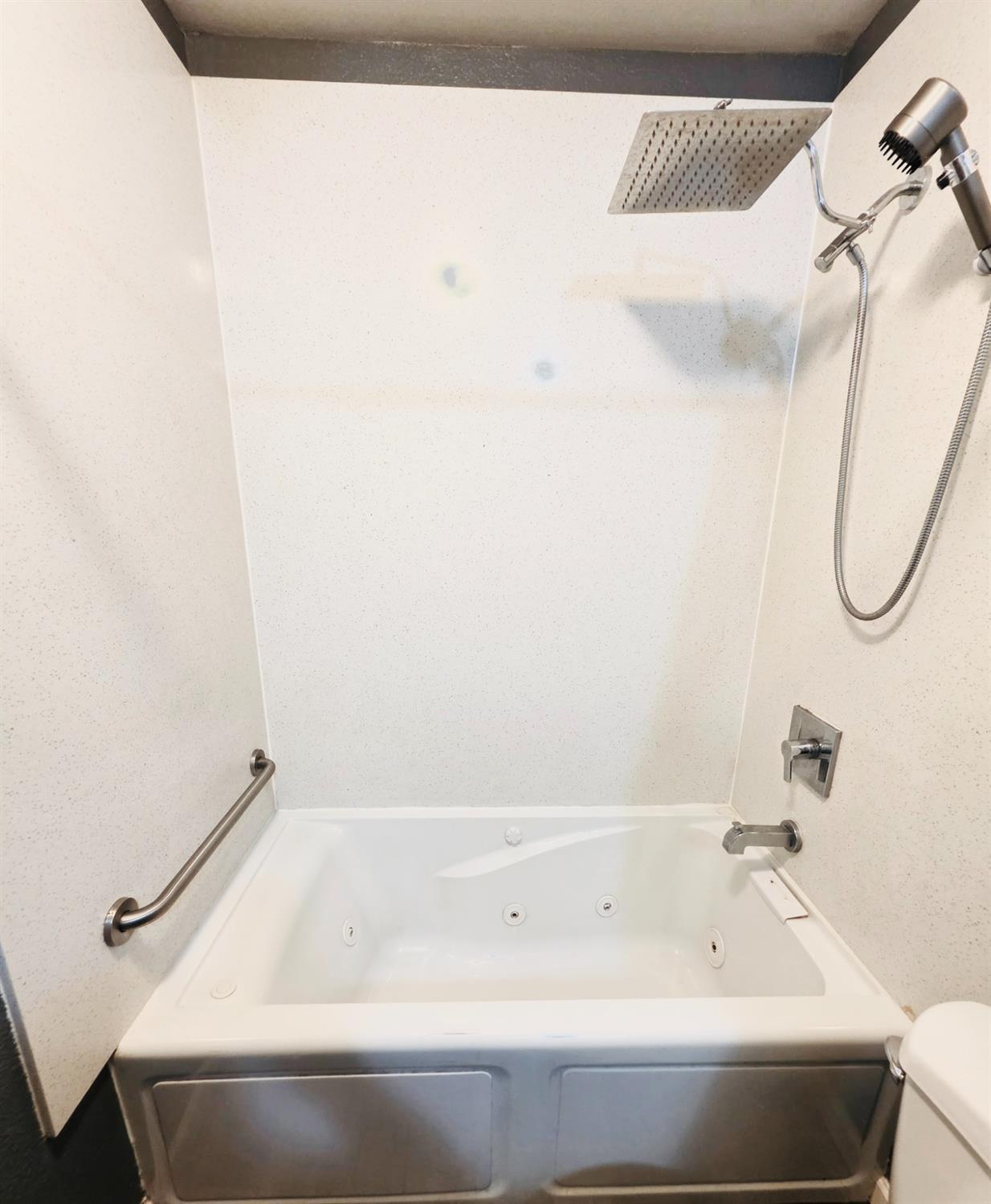 2405 Carver Rd, Modesto, CA 95350