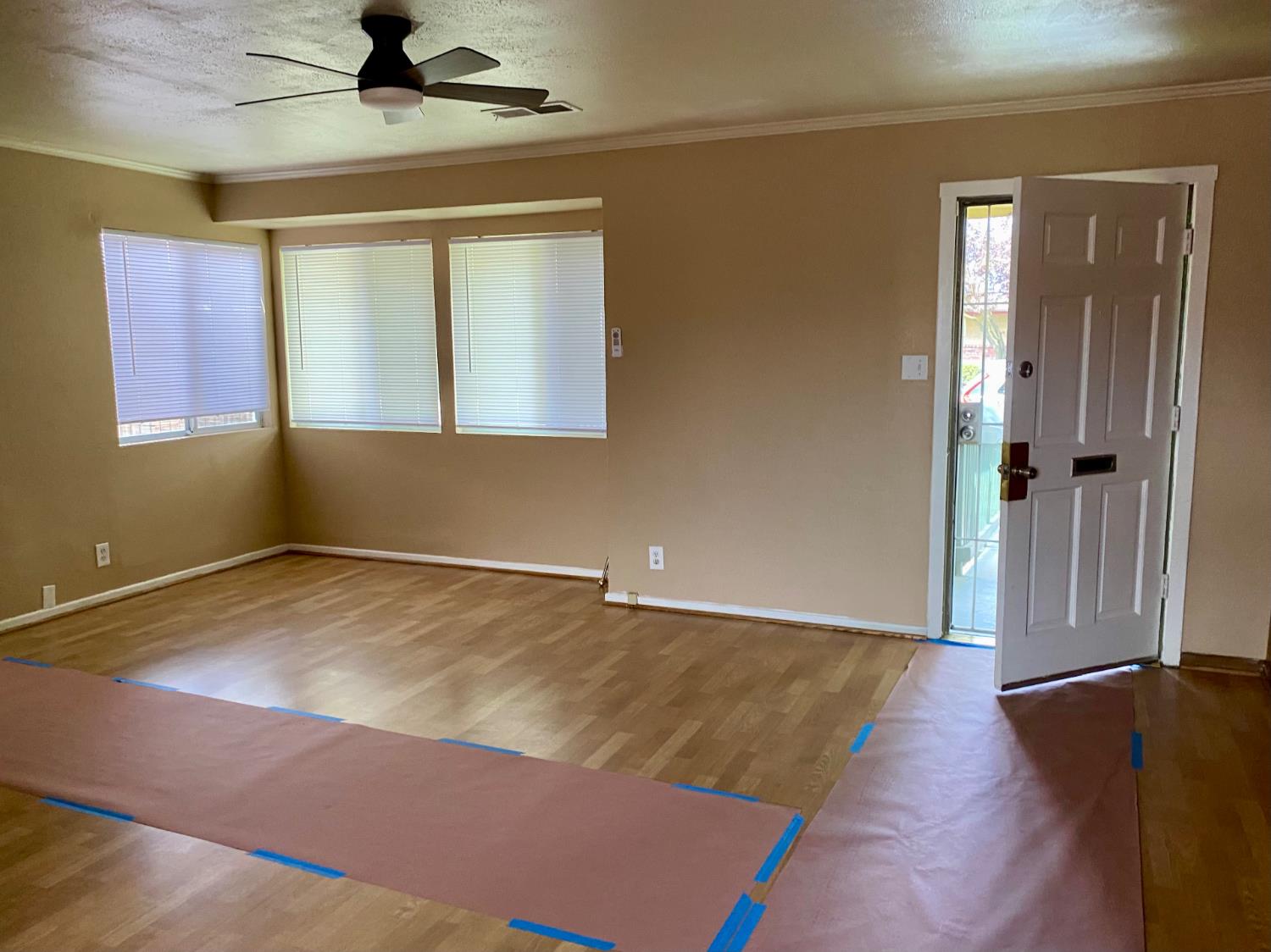 138 E Bellaire Way, Fresno, CA 93704
