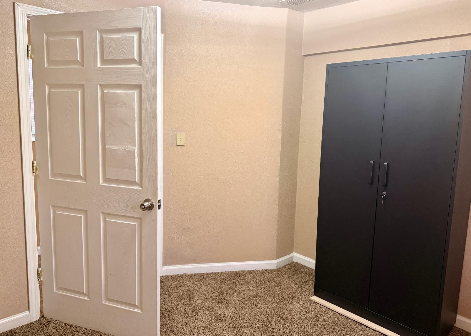 138 E Bellaire Way, Fresno, CA 93704