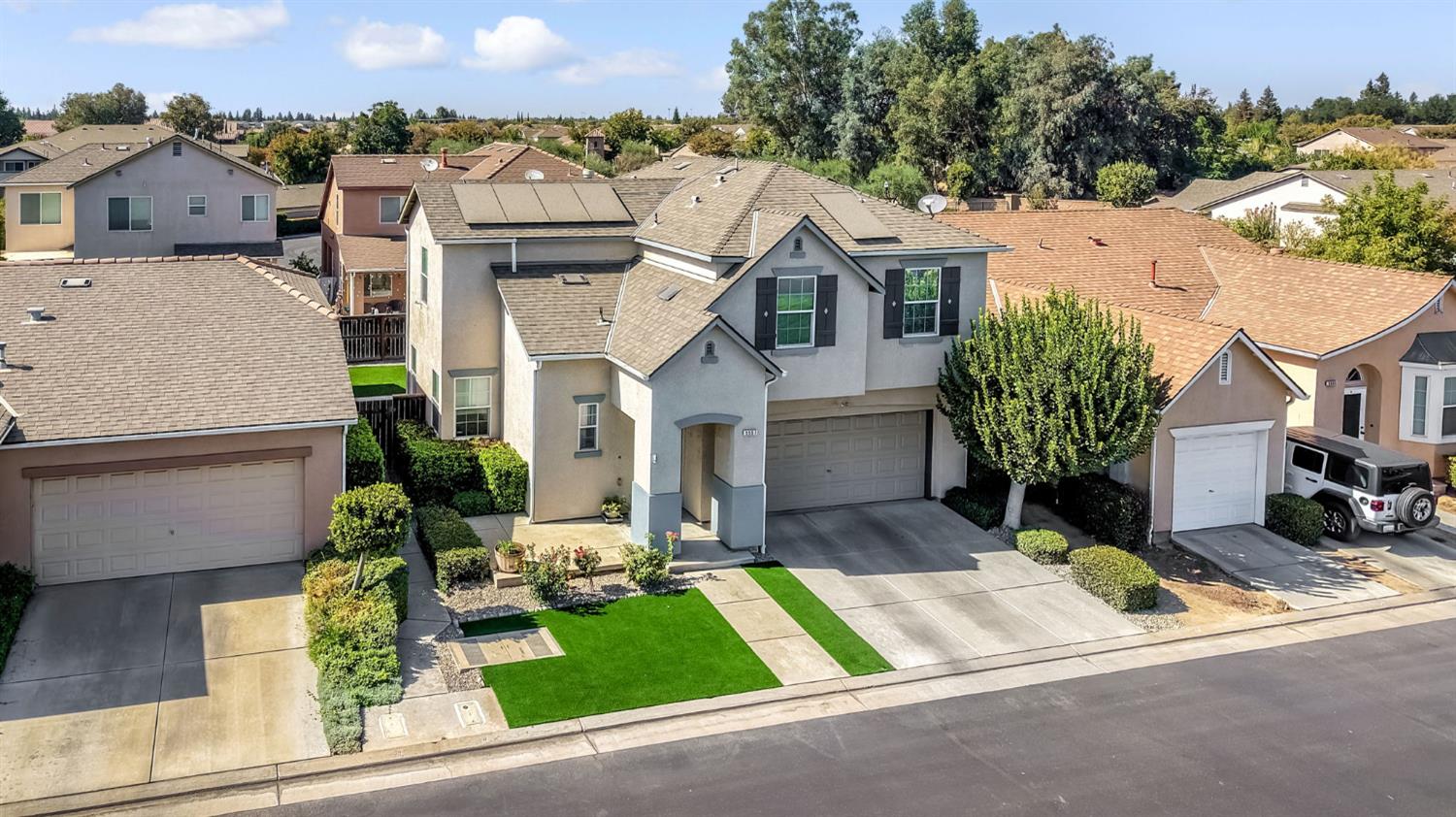 5557 N Citrus Ln, Fresno, CA 93711