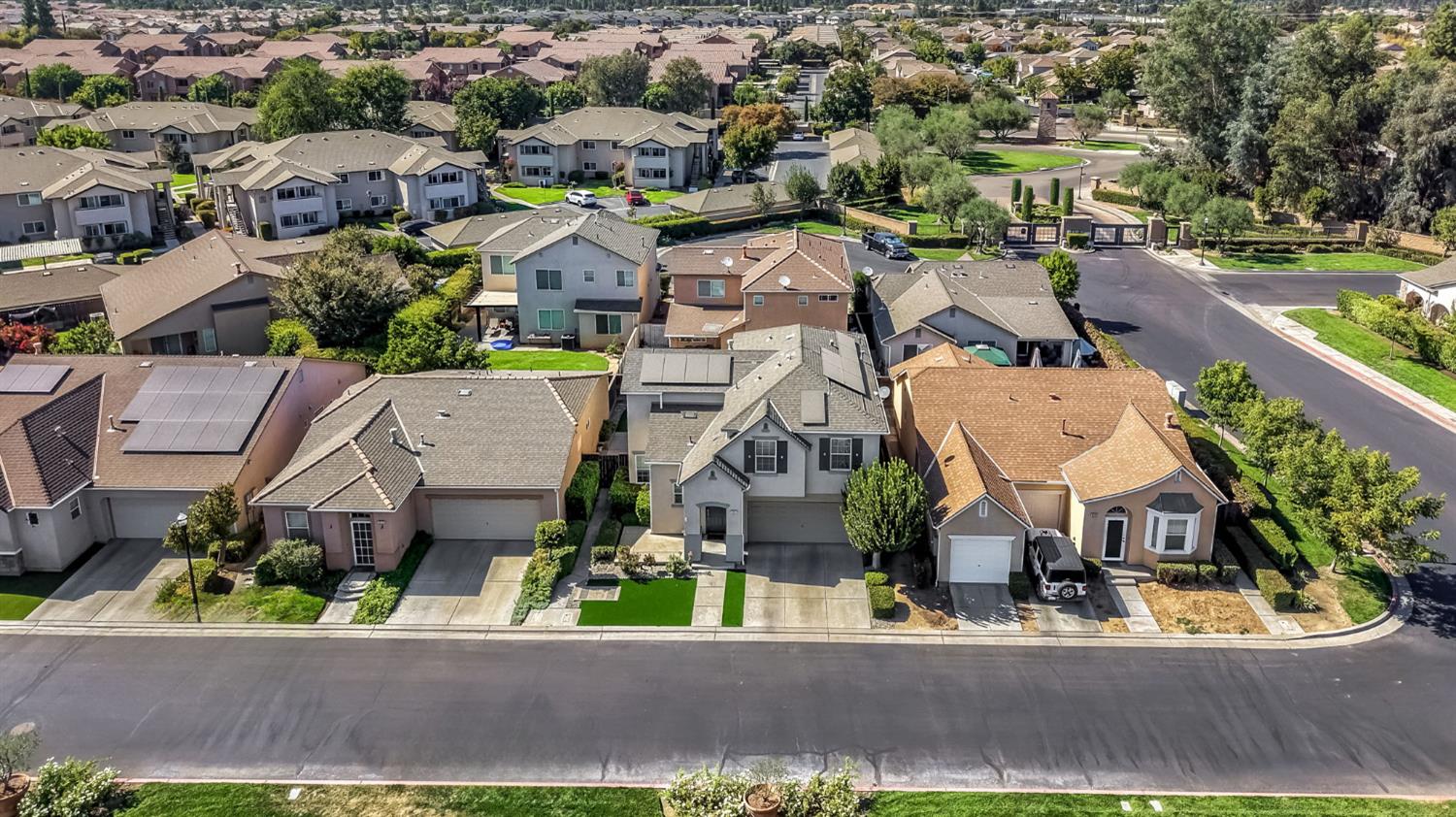 5557 N Citrus Ln, Fresno, CA 93711