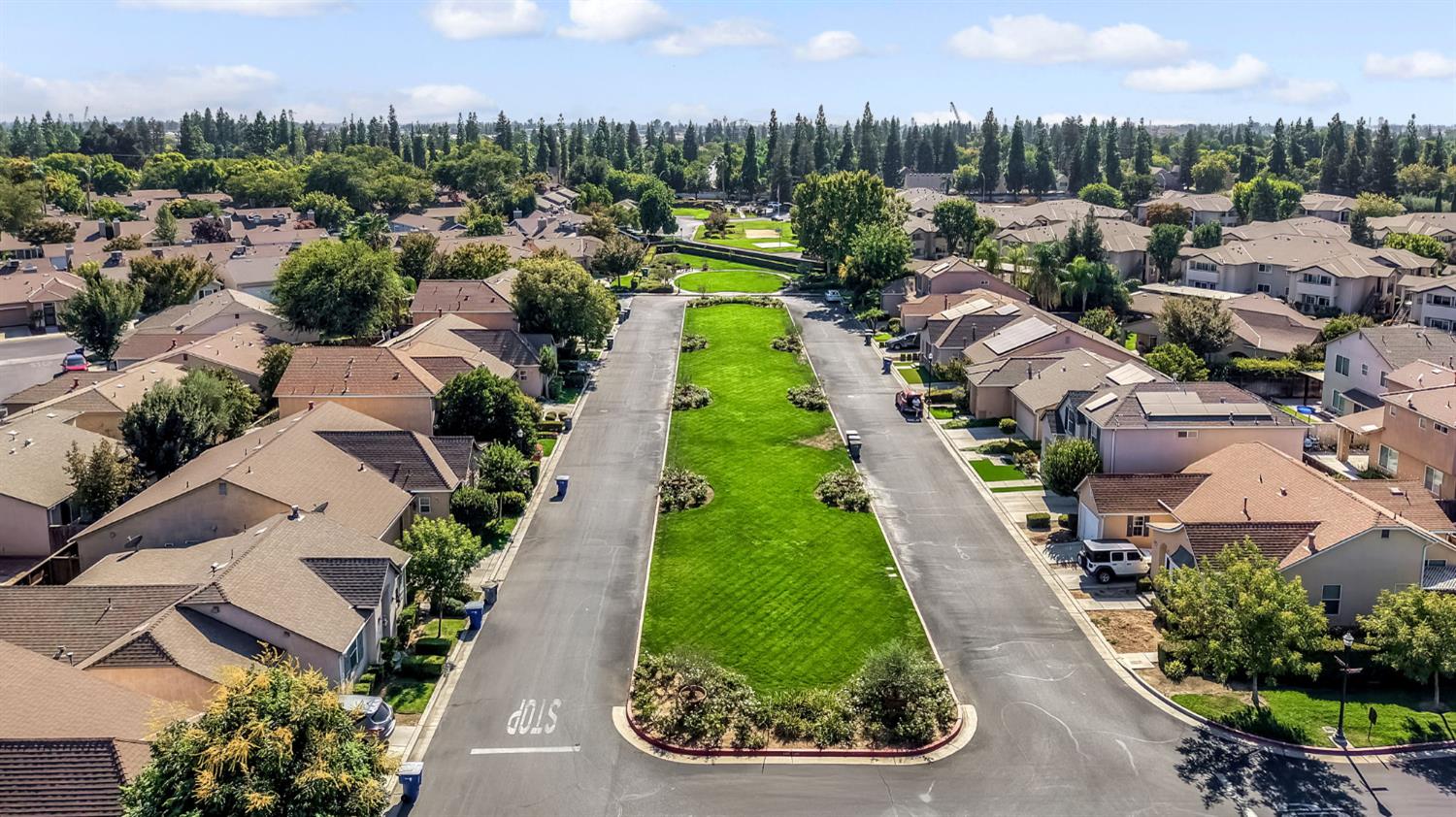 5557 N Citrus Ln, Fresno, CA 93711