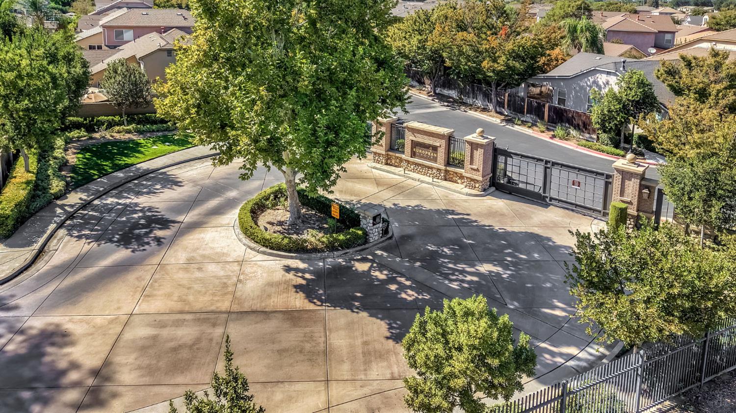 5557 N Citrus Ln, Fresno, CA 93711