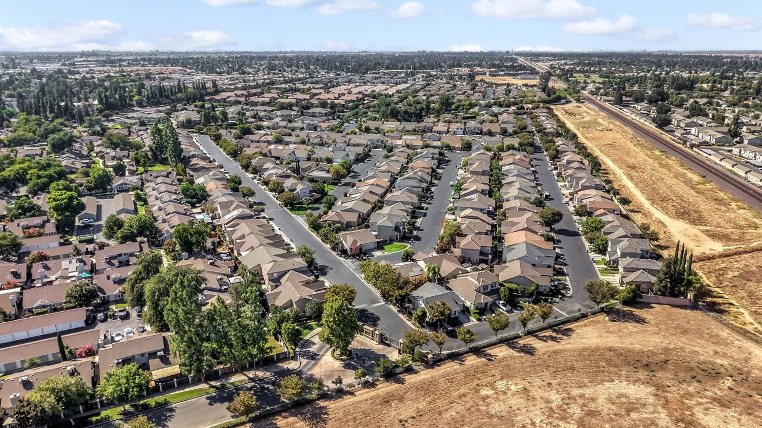 5557 N Citrus Ln, Fresno, CA 93711