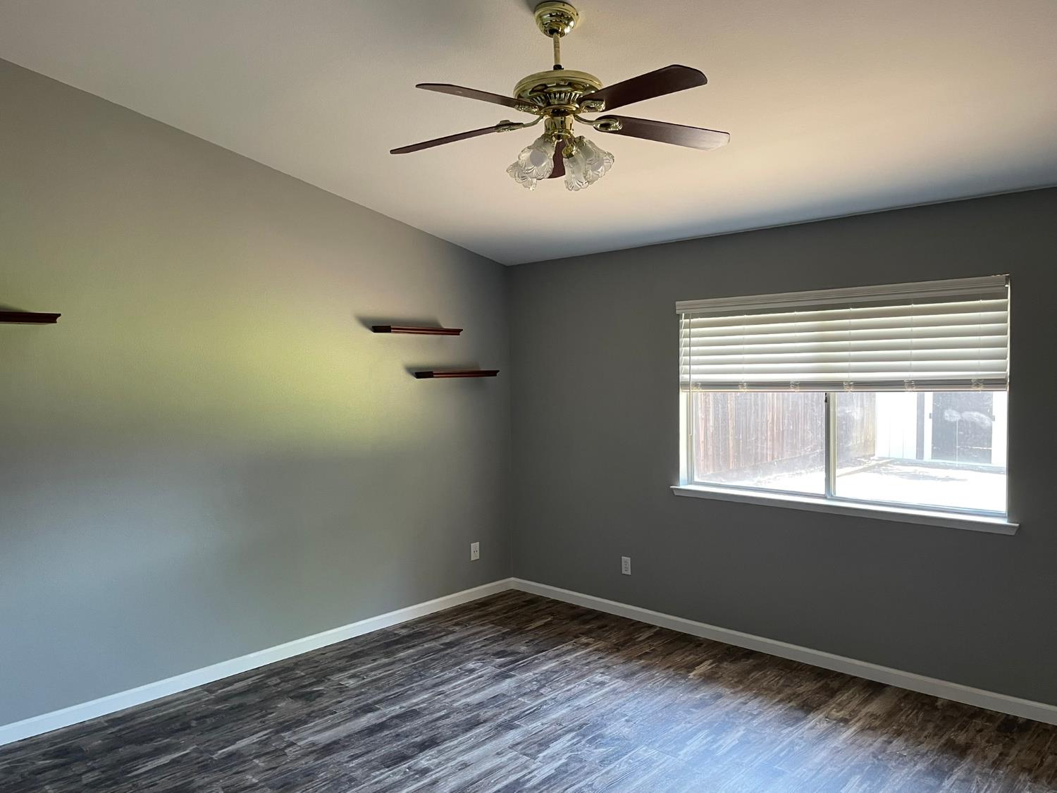 368 W Gibson Ave, Clovis, CA 93612
