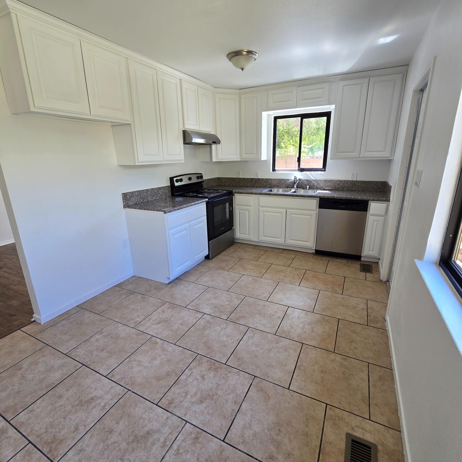 3625 N Lafayette Ave, Fresno, CA 93705
