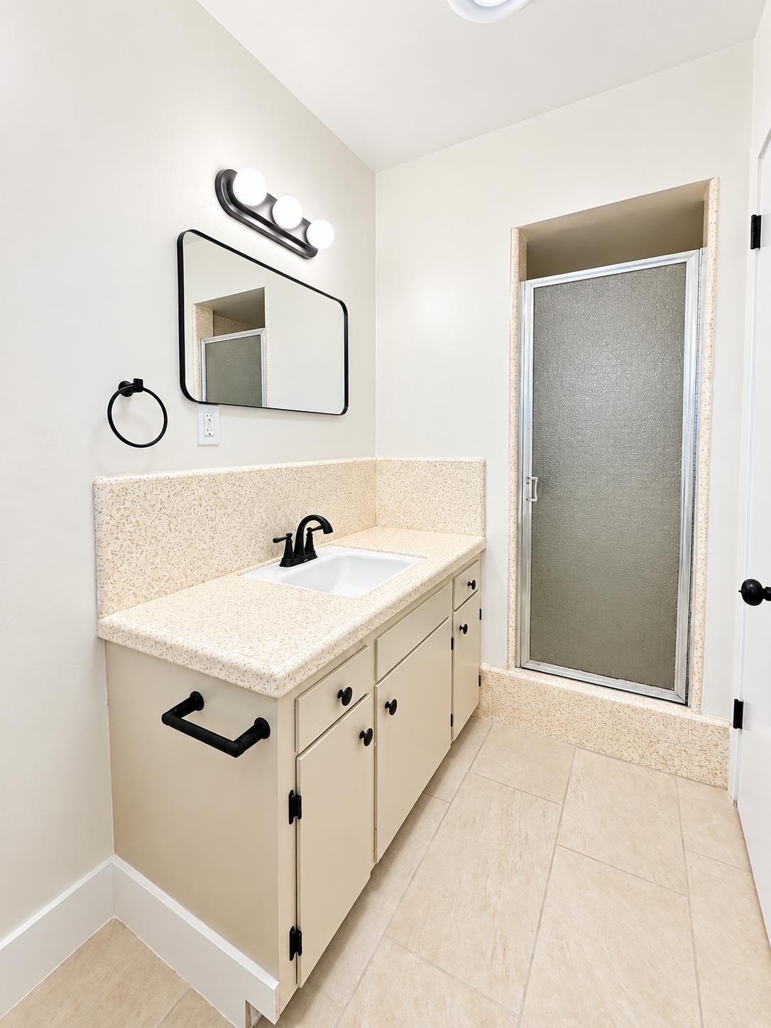 522 Garfield Ave, Taft, CA 93268