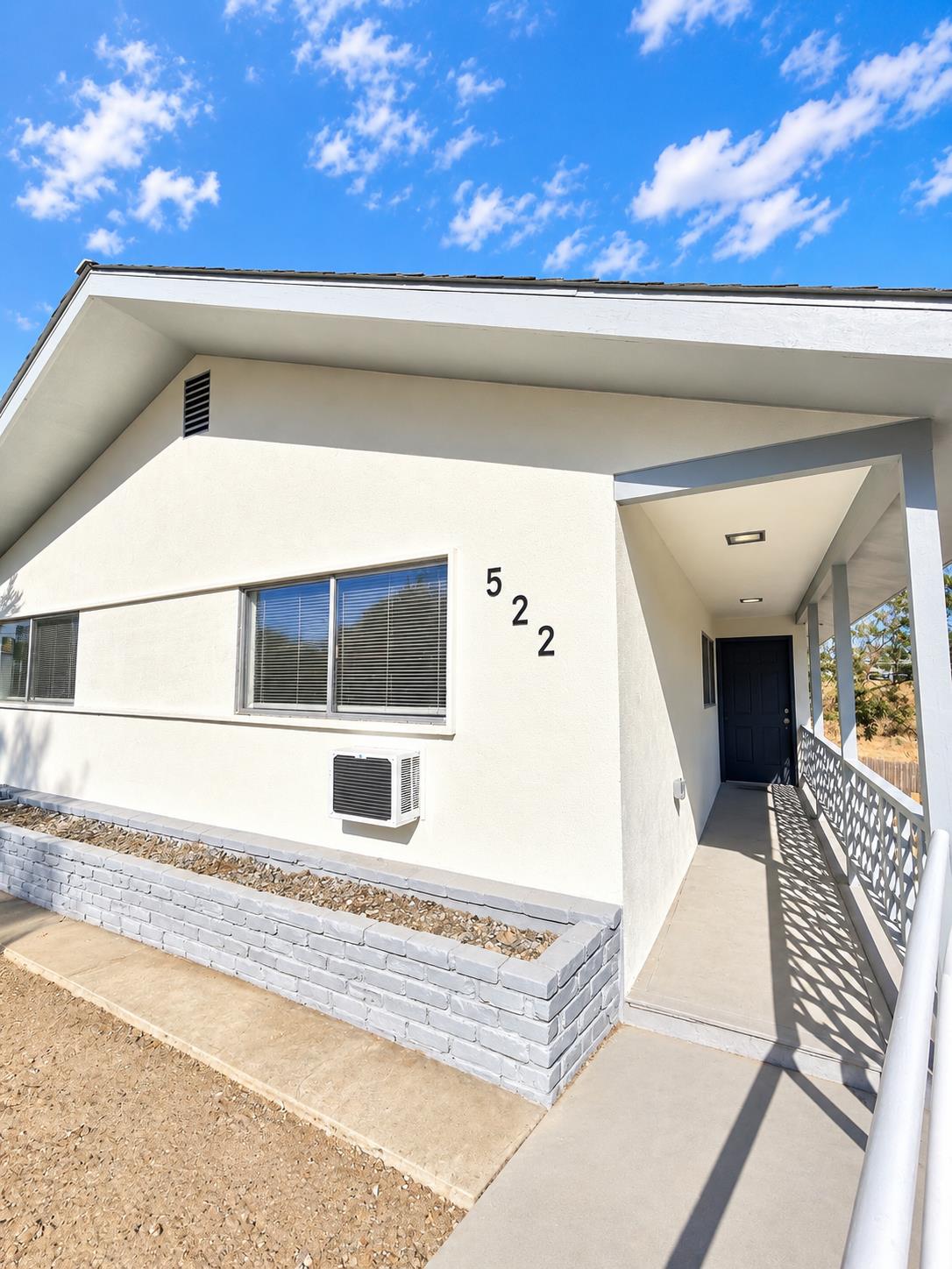 522 Garfield Ave, Taft, CA 93268