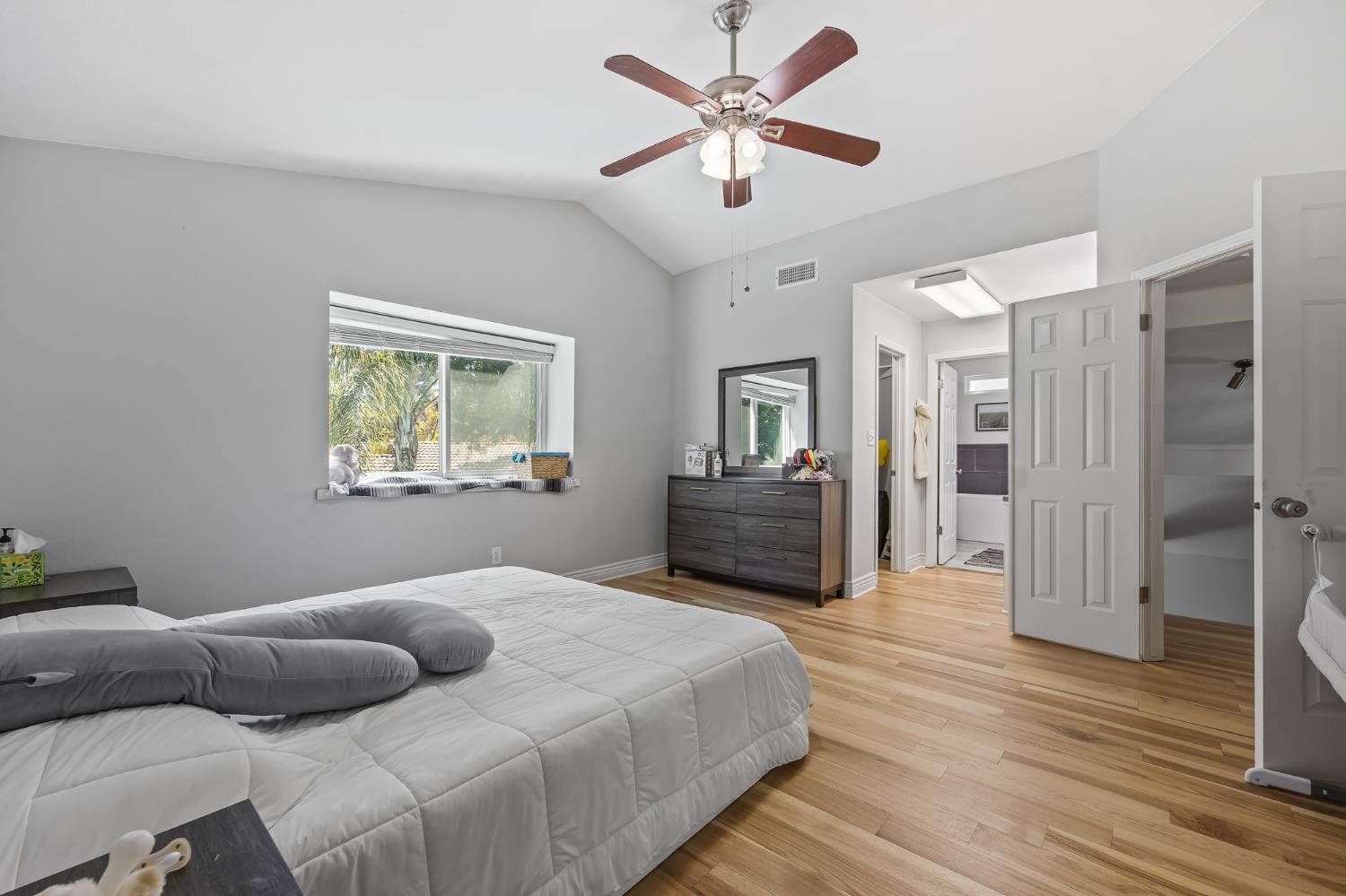 6578 N Safford, Fresno, CA 93711