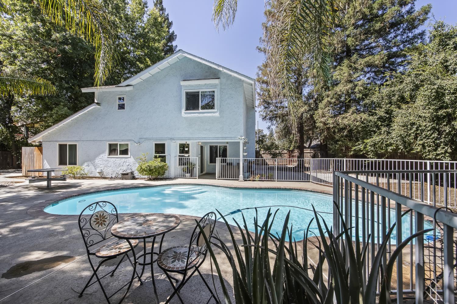 6578 N Safford, Fresno, CA 93711