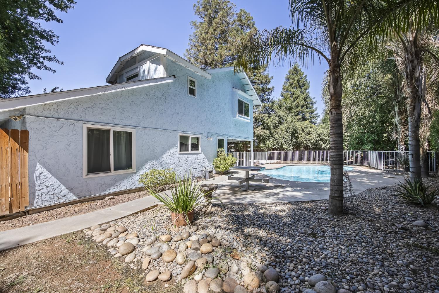 6578 N Safford, Fresno, CA 93711