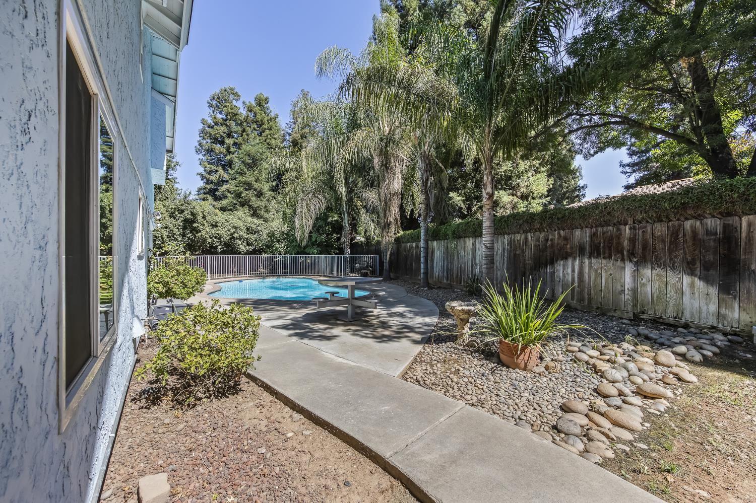 6578 N Safford, Fresno, CA 93711