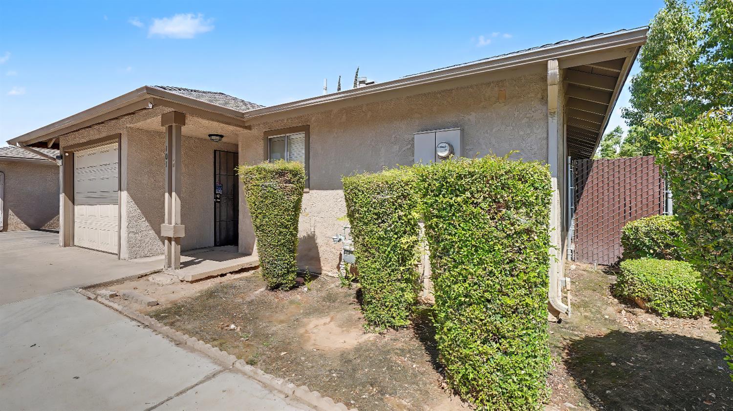 1575 N Pleasant, Fresno, CA 93728