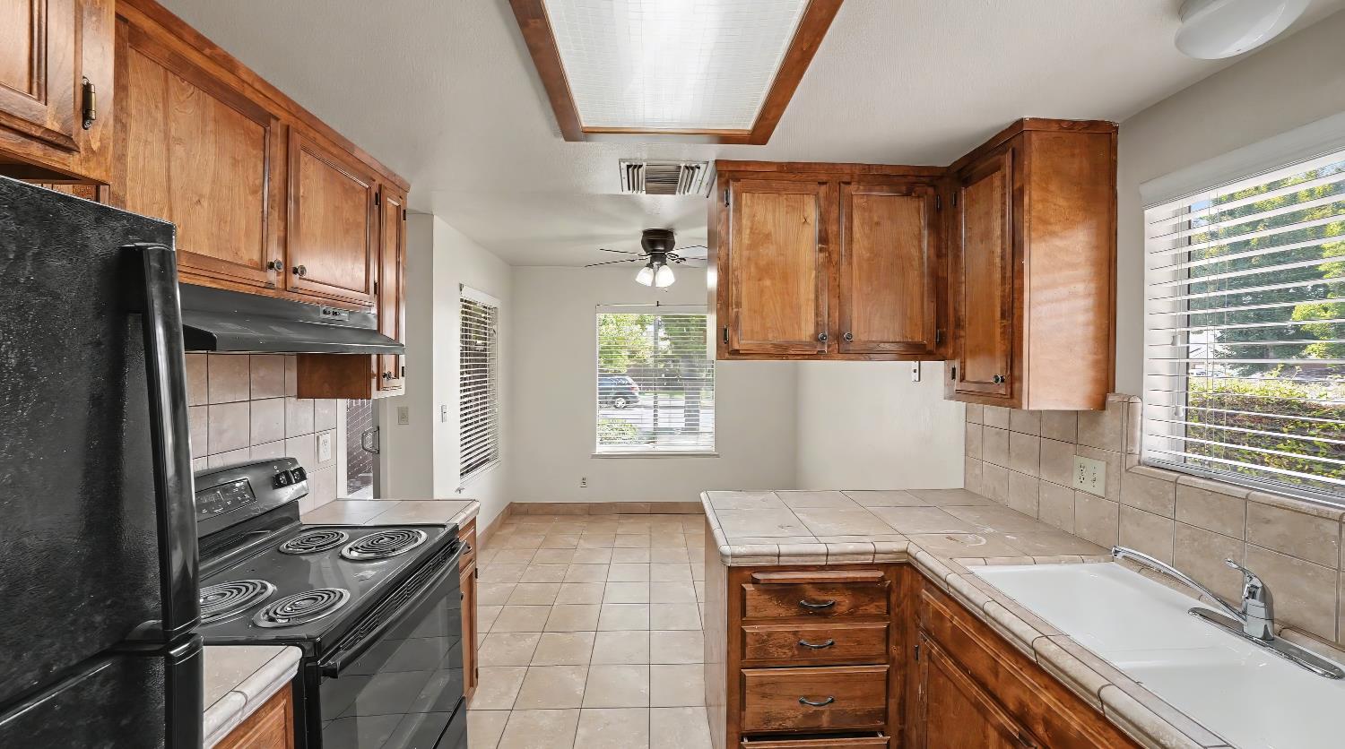 1575 N Pleasant, Fresno, CA 93728