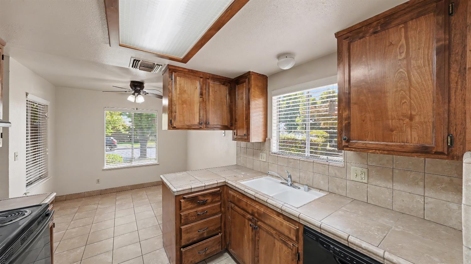 1575 N Pleasant, Fresno, CA 93728