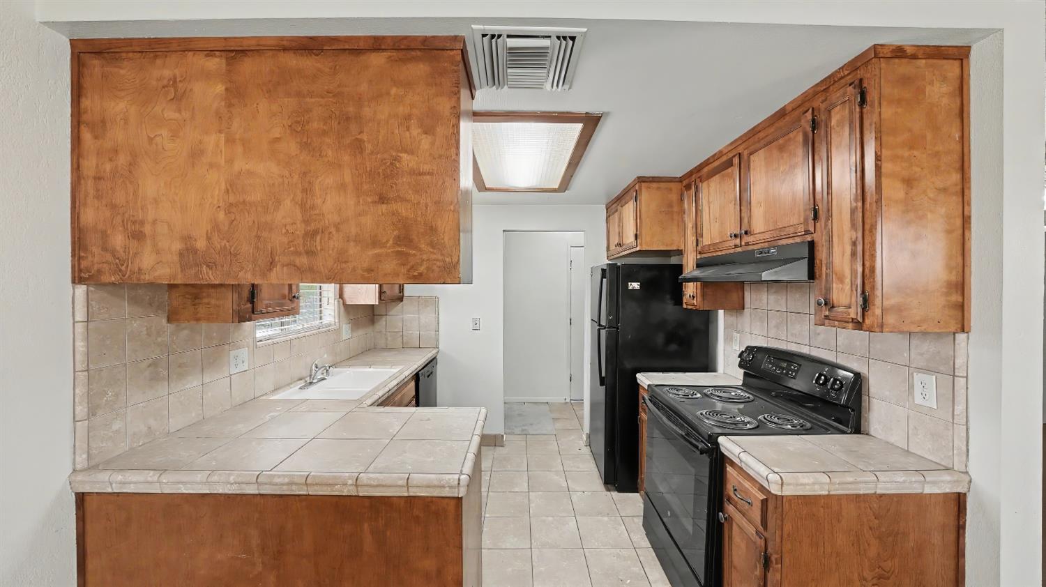 1575 N Pleasant, Fresno, CA 93728